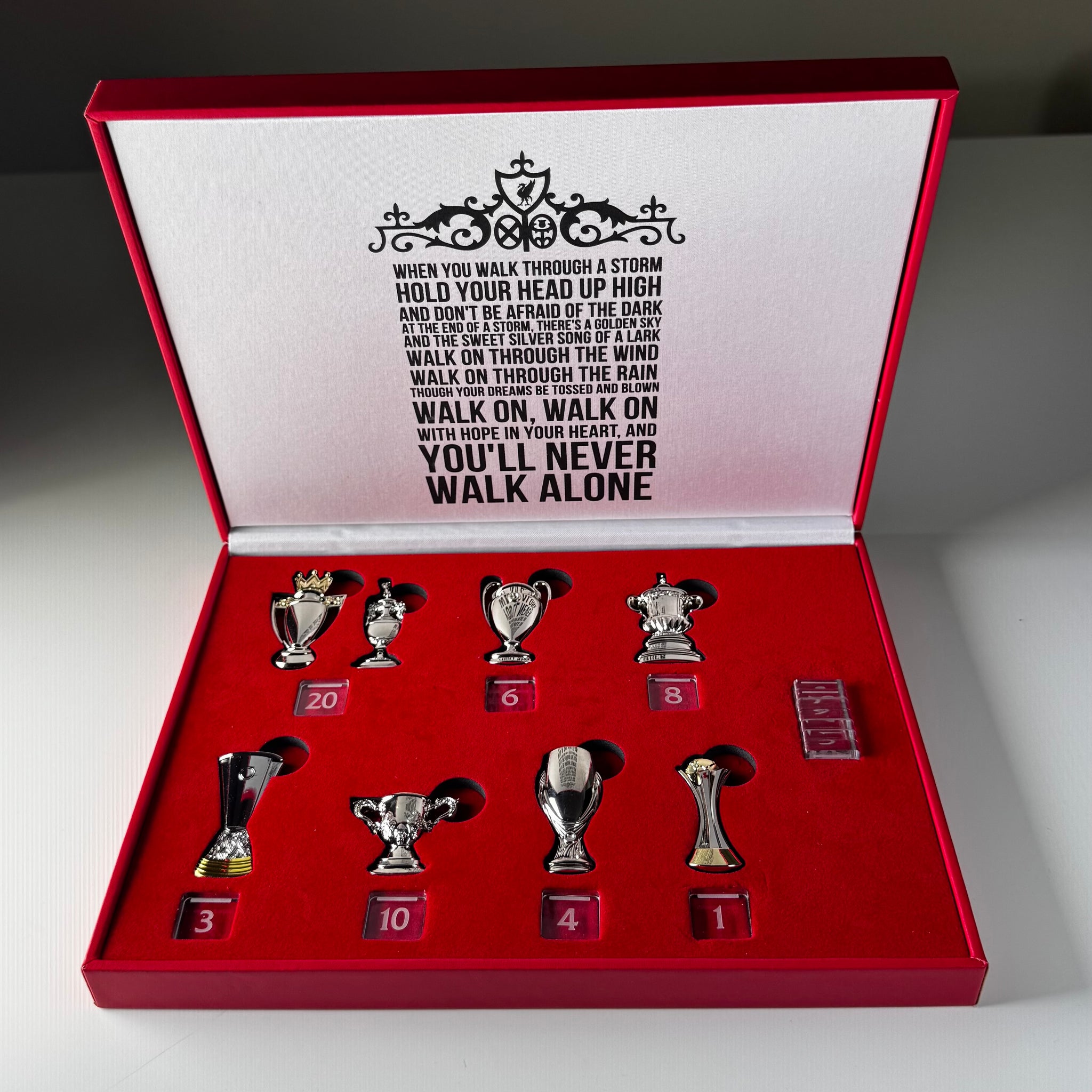 Premier League crown League チャンピオントロフィー 61omIQOKZxL._UF350,350_QL80_.jpg